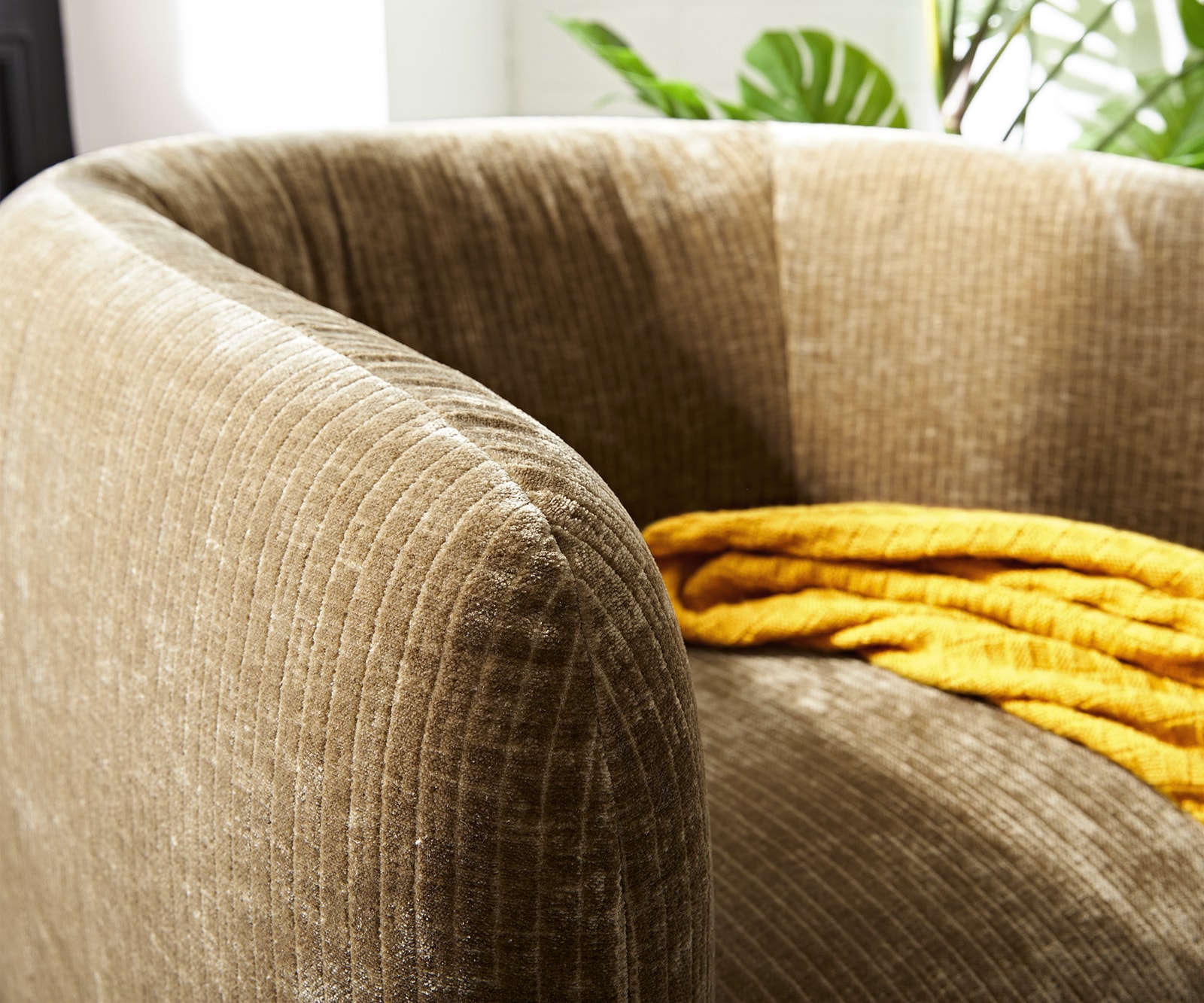 Cocktail-fauteuil Caol 85x85 cm chenille gold 3 Cocktail-fauteuil Caol 85x85 cm chenille gold 3