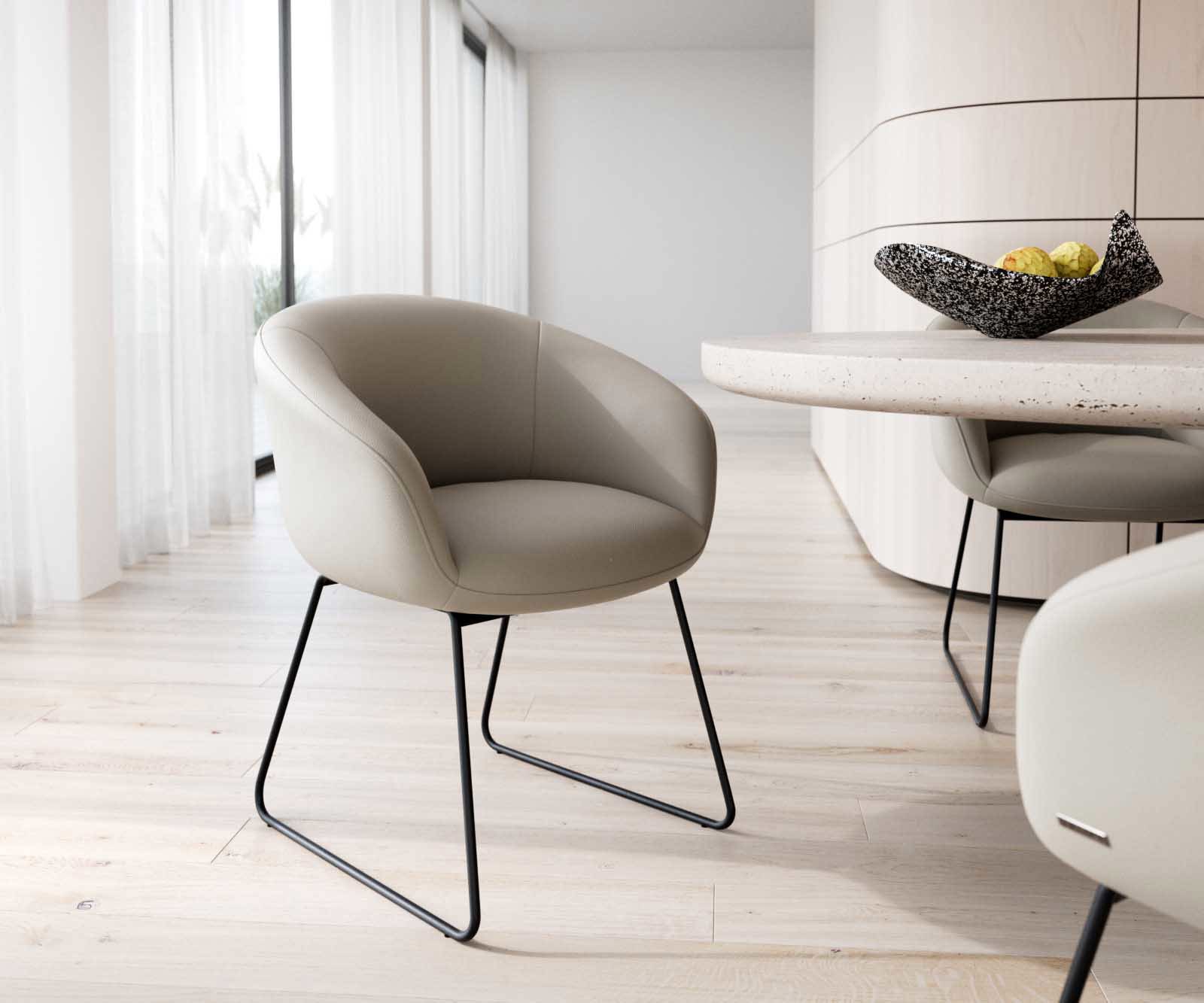 Eetkamerstoel Vinka-Flex met armleuning echt leer mud slipframe zwart pocketveer kern Eetkamerstoel Vinka-Flex met armleuning echt leer mud slipframe zwart pocketveer kern