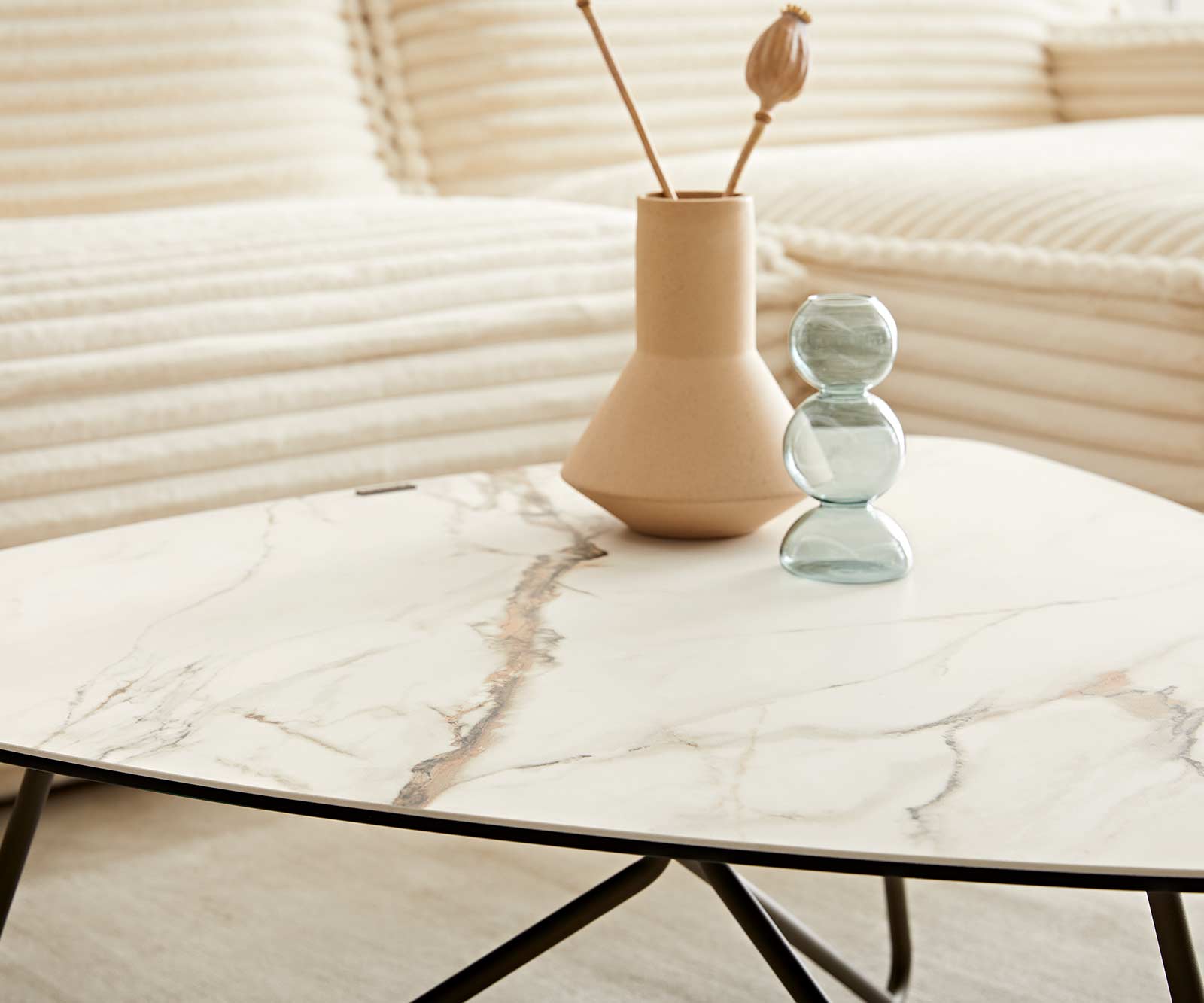 Salontafel Ekrem 88x85 cm keramiek Calacatta Luxe wit-goud-grijs kruisvoet rond metaal effect afwerking titanium 5 Salontafel Ekrem 88x85 cm keramiek Calacatta Luxe wit-goud-grijs kruisvoet rond metaal effect afwerking titanium 5