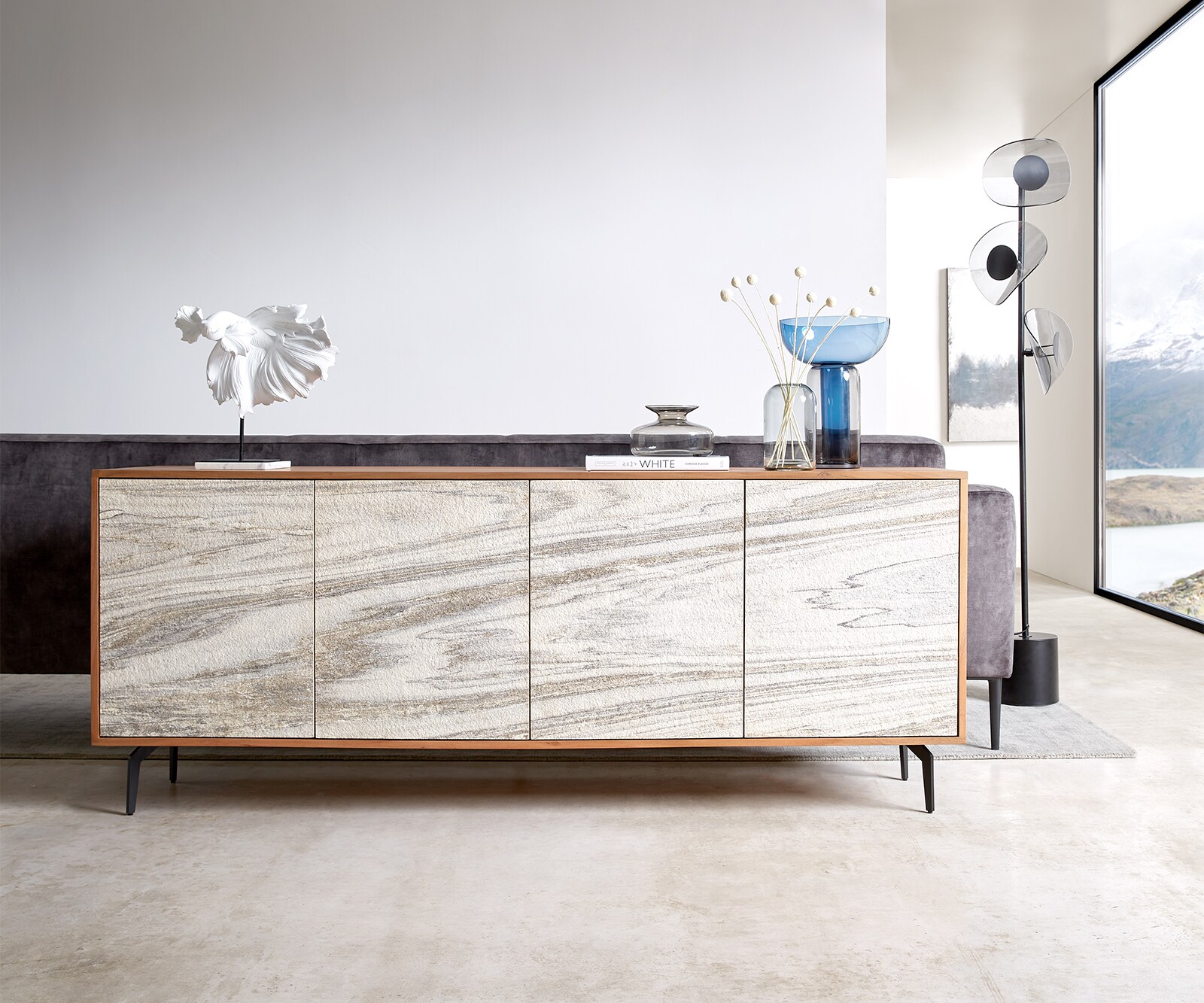 Dressoir Kleo 175 cm acacia natuur 4 deurs hoekig poot metaal zwart 1