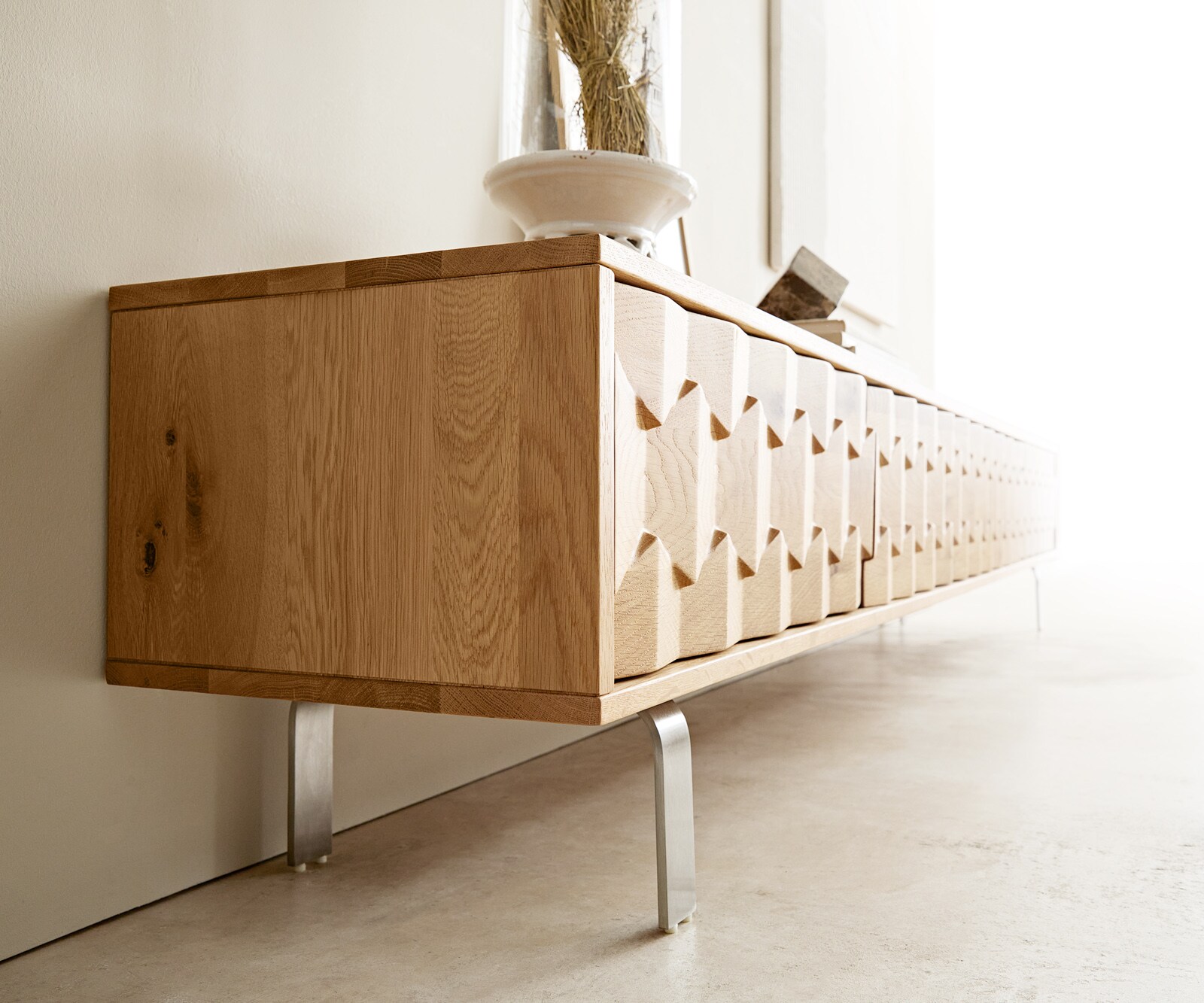 Tv-meubel Fevo 220 cm eiken natuur 4 laden L-onderstel rvs 8