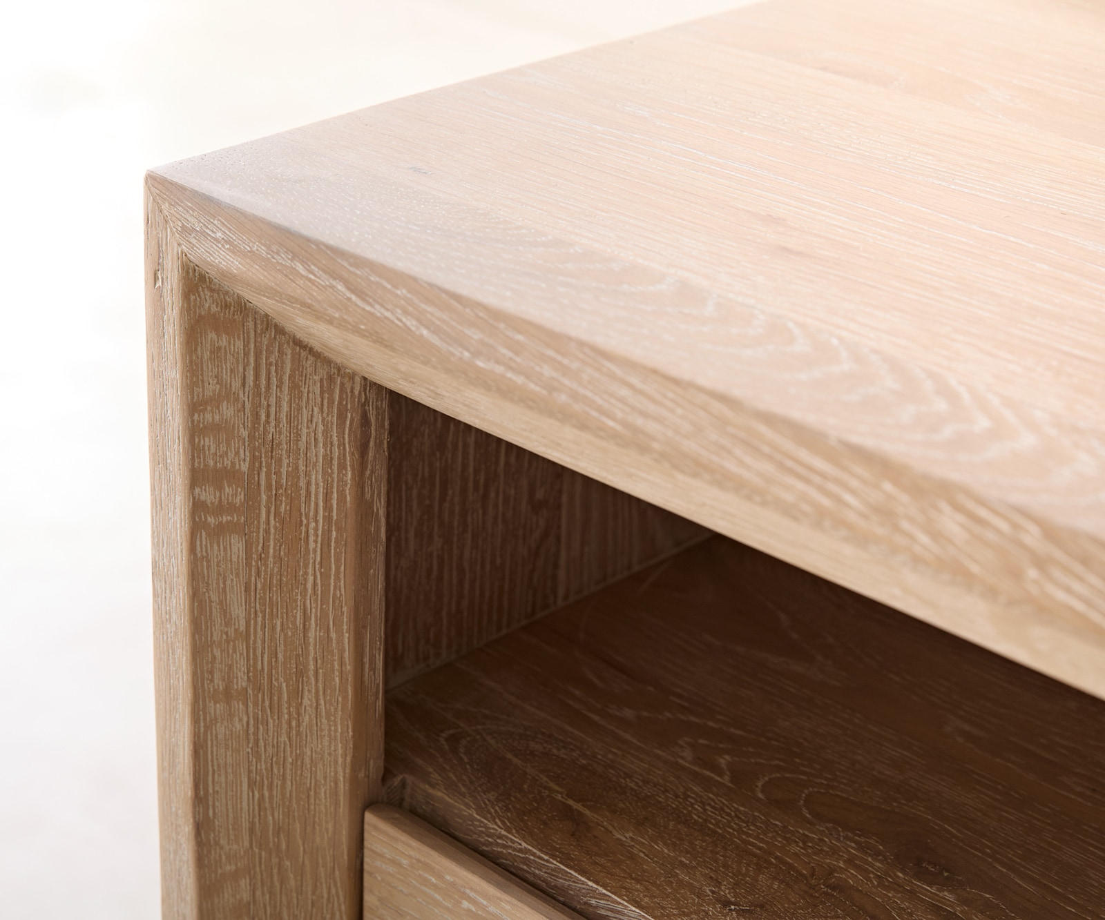 Dressoir Assuan 175 cm Gekalkte eik 4 deuren 1 vak 6 Dressoir Assuan 175 cm Gekalkte eik 4 deuren 1 vak 6