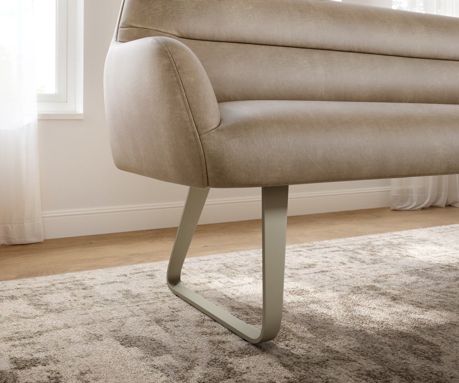 Eetkamerbank Taya-Flex 200 cm microvelours beige vintage platte sledebasis afwerking met titaniumeffect pocketvering 4