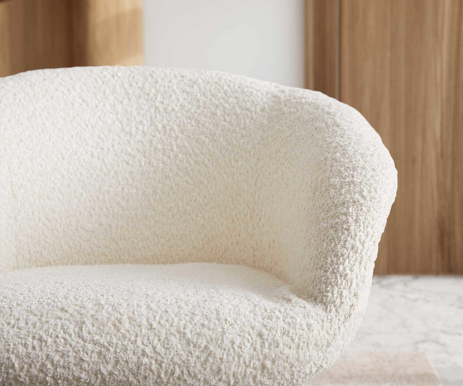 Draaistoel Vinka-Flex met armleuning bouclé wit houten frame hoekig natuur 180° draaibaar pocketveer kern 3 Draaistoel Vinka-Flex met armleuning bouclé wit houten frame hoekig natuur 180° draaibaar pocketveer kern 3