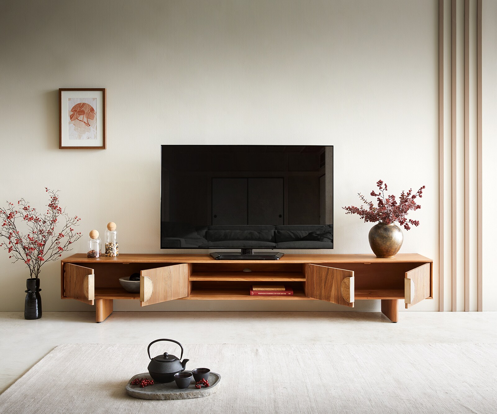 Tv-meubel Surimu 240 cm acacia lichtbruin 4 deuren 2 vakken kurk handvat houten poten 4