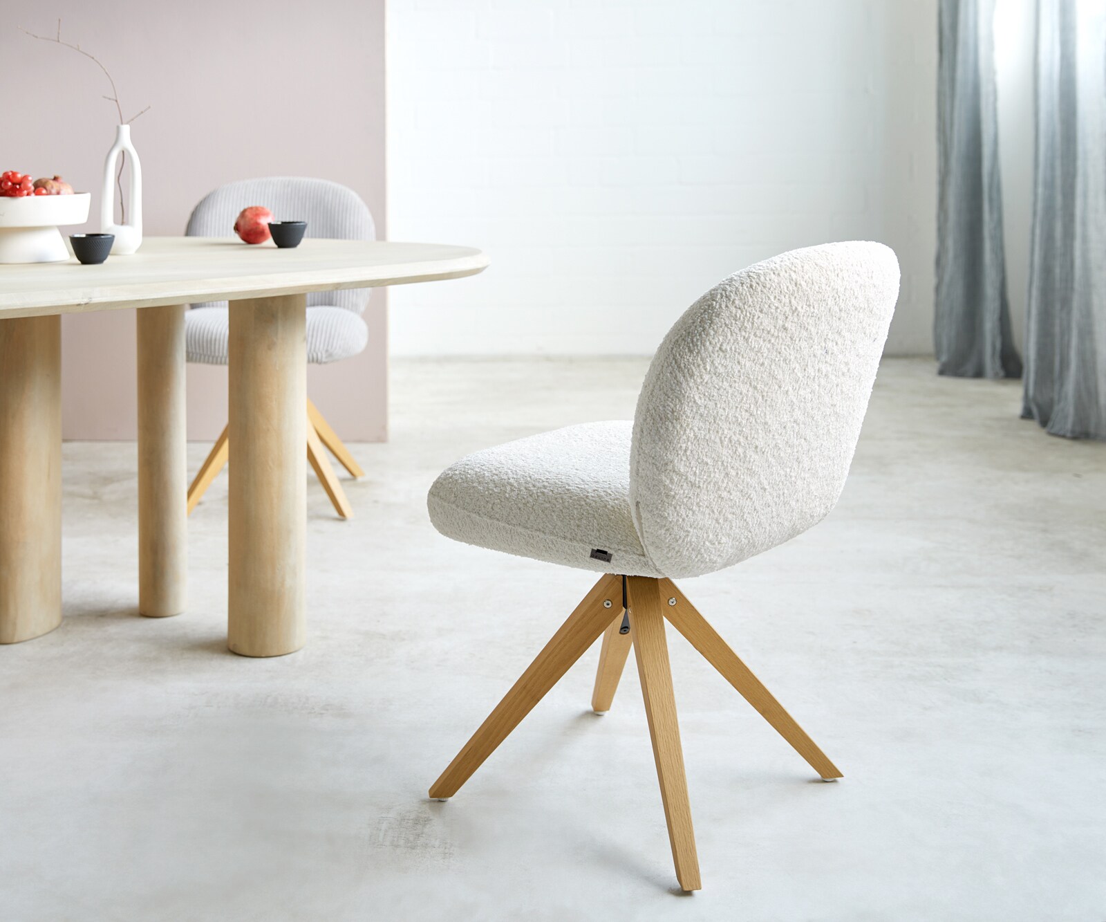 Draaistoel Nube-Flex bouclé wit houten frame hoekig natuur 180° draaibaar pocketveer kern 4 Draaistoel Nube-Flex bouclé wit houten frame hoekig natuur 180° draaibaar pocketveer kern 4