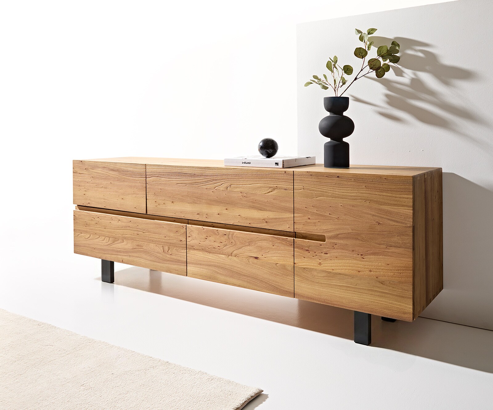 Dressoir Tiamar 180 cm iepenhout natuur 1 deur 4 laden vierkante metalen poten zwart