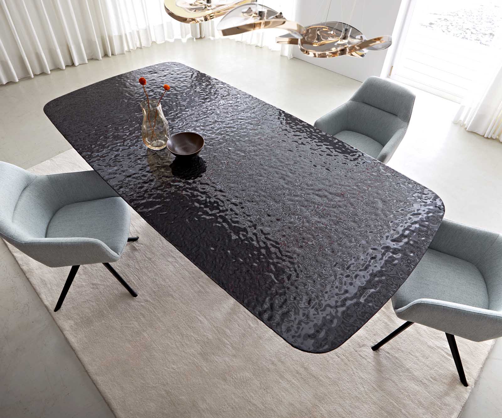 Eetkamertafel Edge Boot 240x120 Glas smelten rokerig zwart 3D-Relief V-frame vlak staal zwart 6