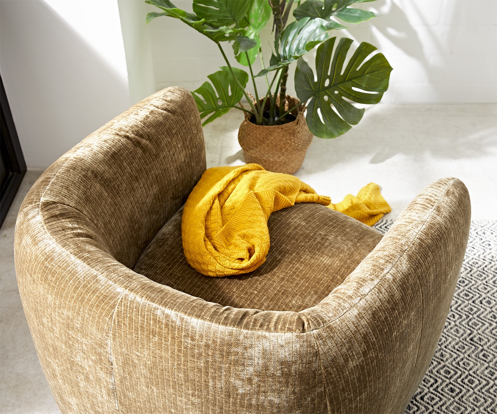 Cocktail-fauteuil Caol 85x85 cm chenille gold 4 Cocktail-fauteuil Caol 85x85 cm chenille gold 4