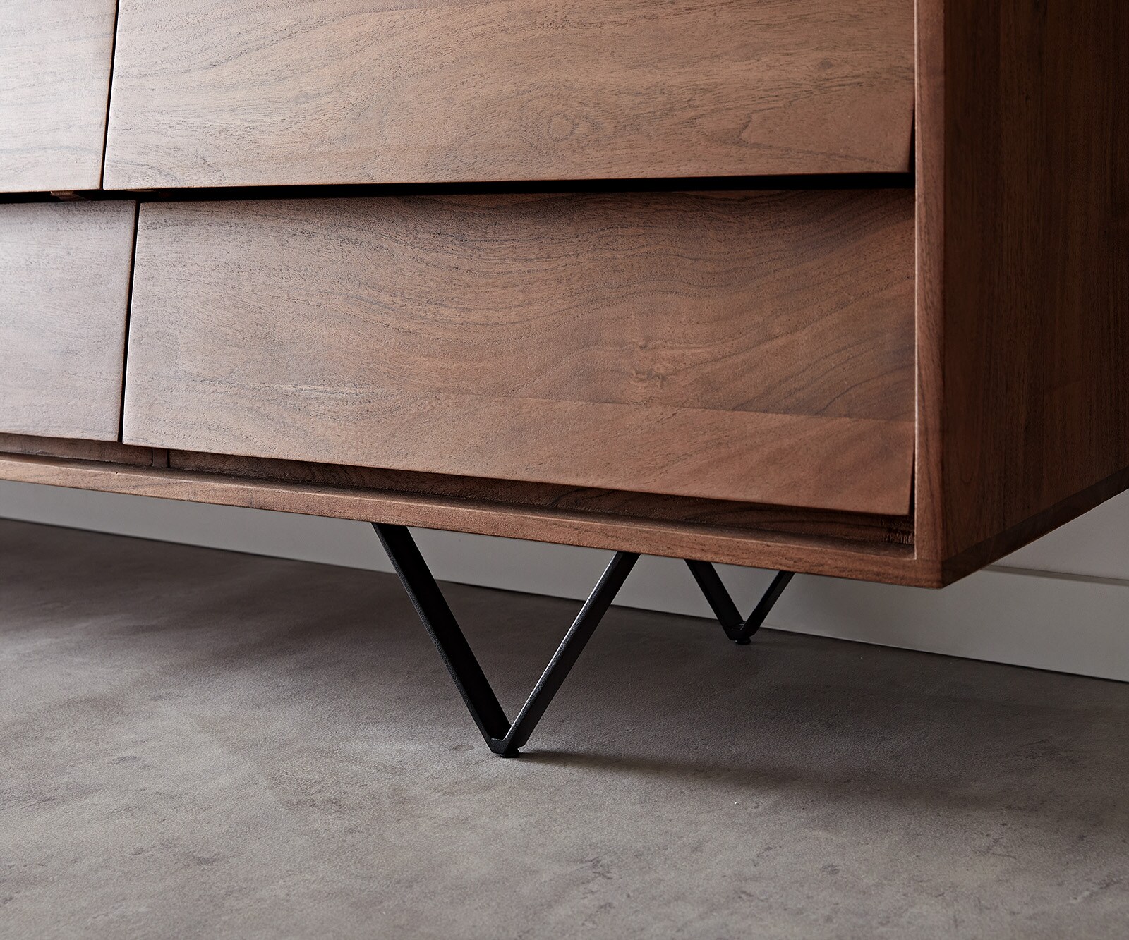Dressoir Eloi Acacia Bruin 240x40 cm 2 Deuren 6 Laden V-Poot Zwart 4