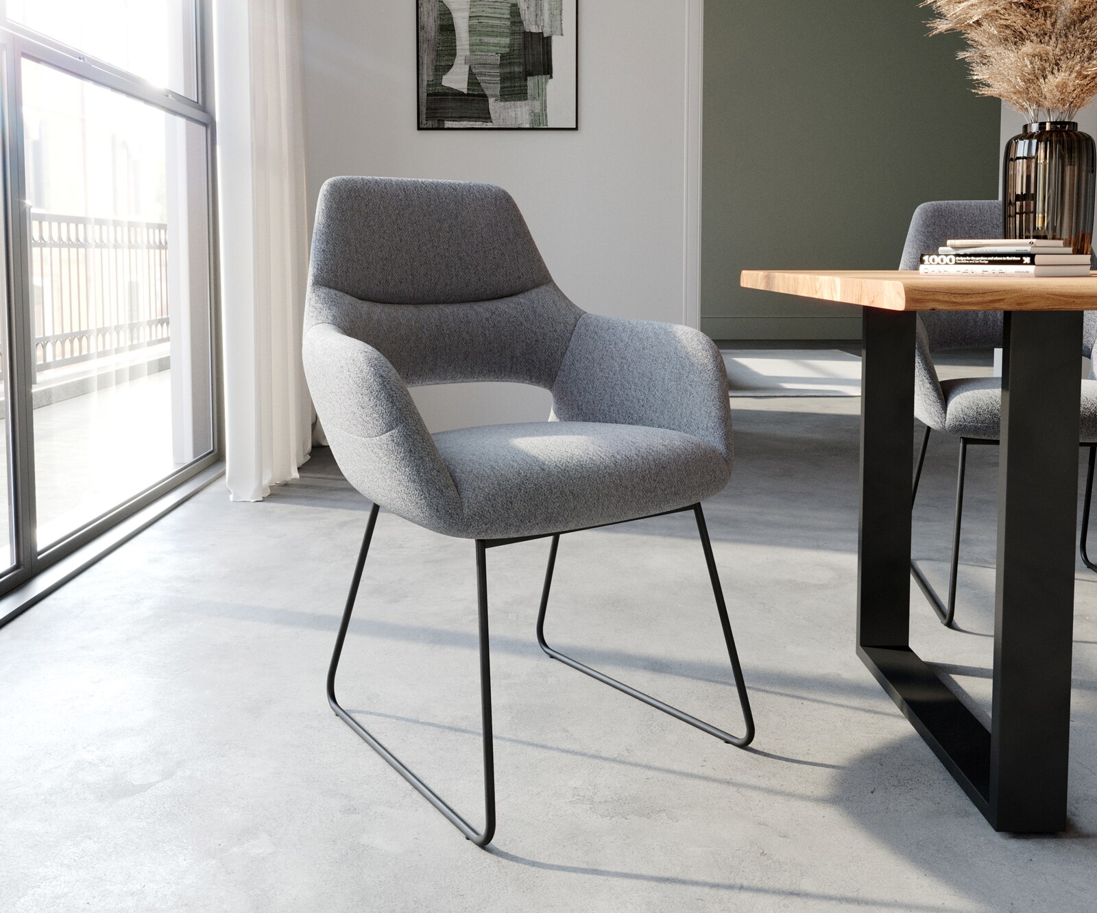 Eetkamerstoel Yago-Flex met armleuning structuurstof lichtgrijs slipframe zwart pocketveer kern