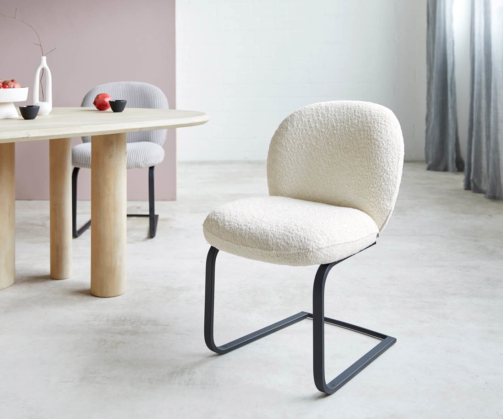 Sledemodel Nube-Flex bouclé wit sledemodel vlak zwart pocketveer kern Sledemodel Nube-Flex bouclé wit sledemodel vlak zwart pocketveer kern