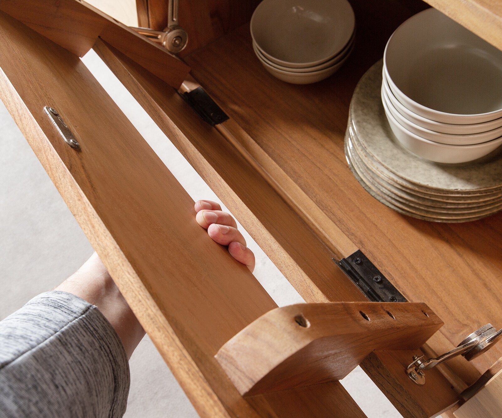 Dressoir Eloi Acacia Natuur 240x40 cm 2 Deuren 6 Laden V-Poot RVS 5 Dressoir Eloi Acacia Natuur 240x40 cm 2 Deuren 6 Laden V-Poot RVS 5