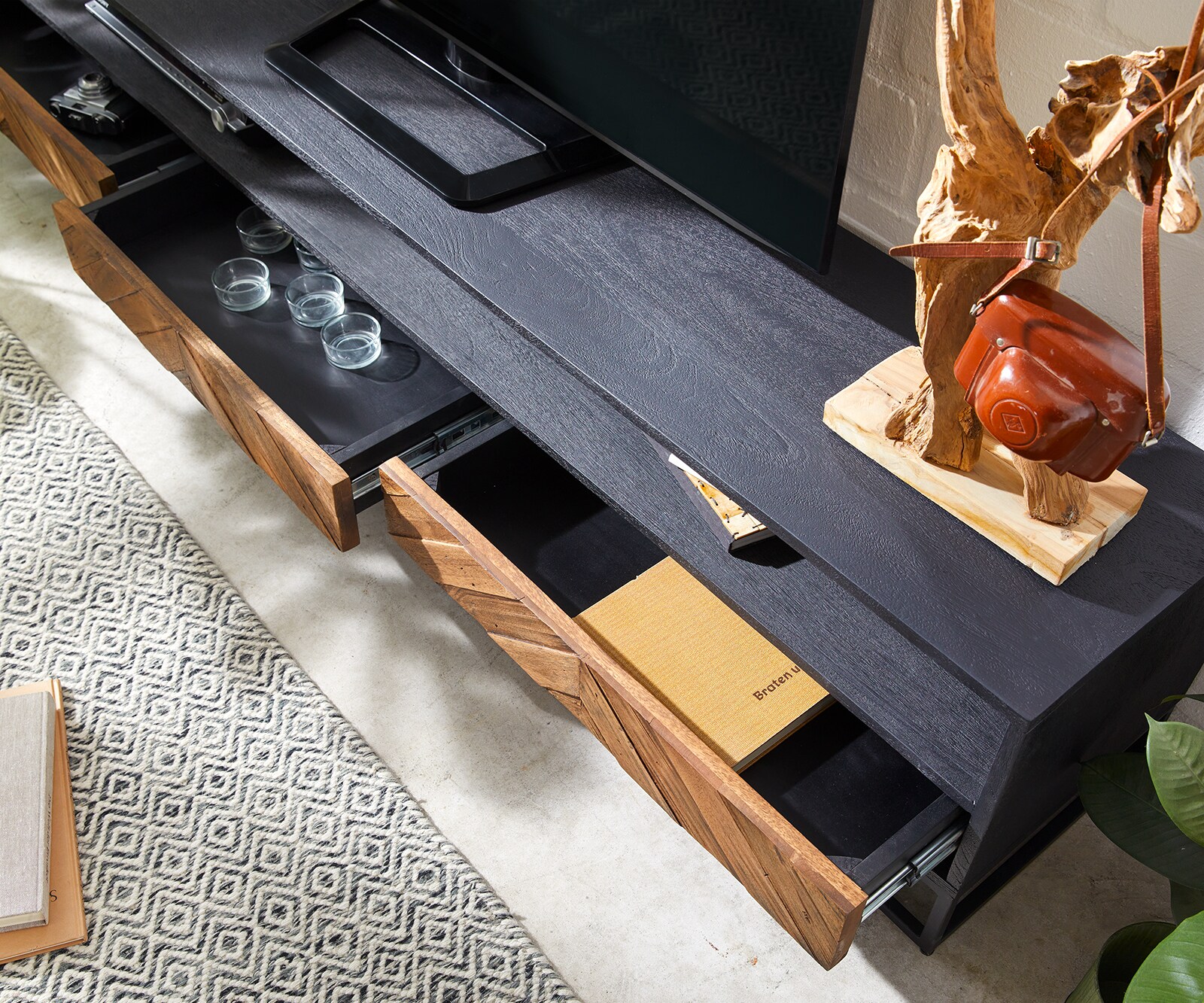 Tv-meubel Famke 200 cm mango teak 2 vakken 3 schuifladen 4