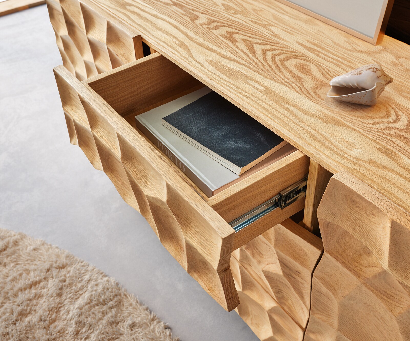 Dressoir Solu 175 cm natuur eiken 2 deuren 3 laden onderstel zwevend metaal zwart 3D-front 3