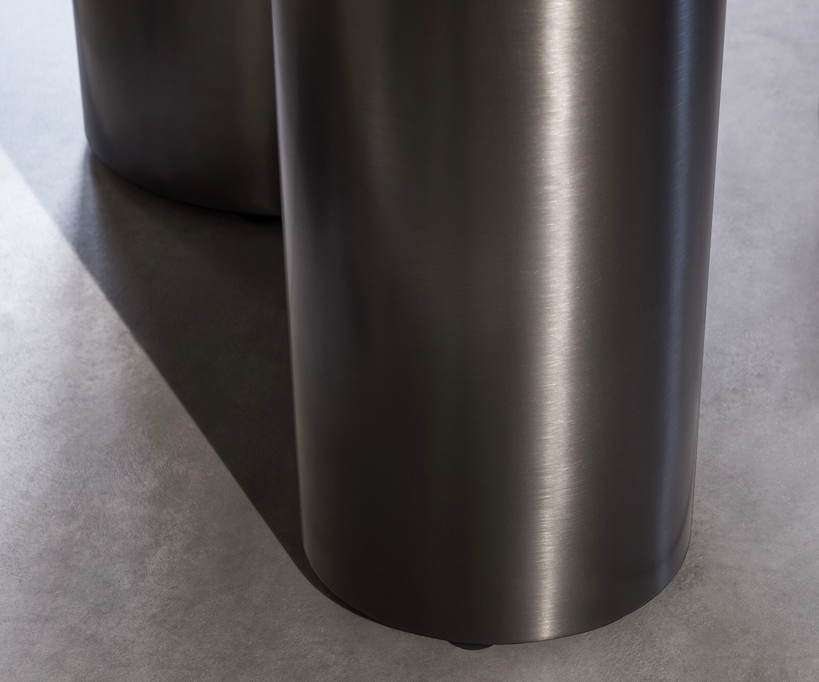 Eetkamertafel Edge ovaal 280x130 keramiek Laminam® Sabbia eiken kleur Pilier roestvrij staal grafiet 7