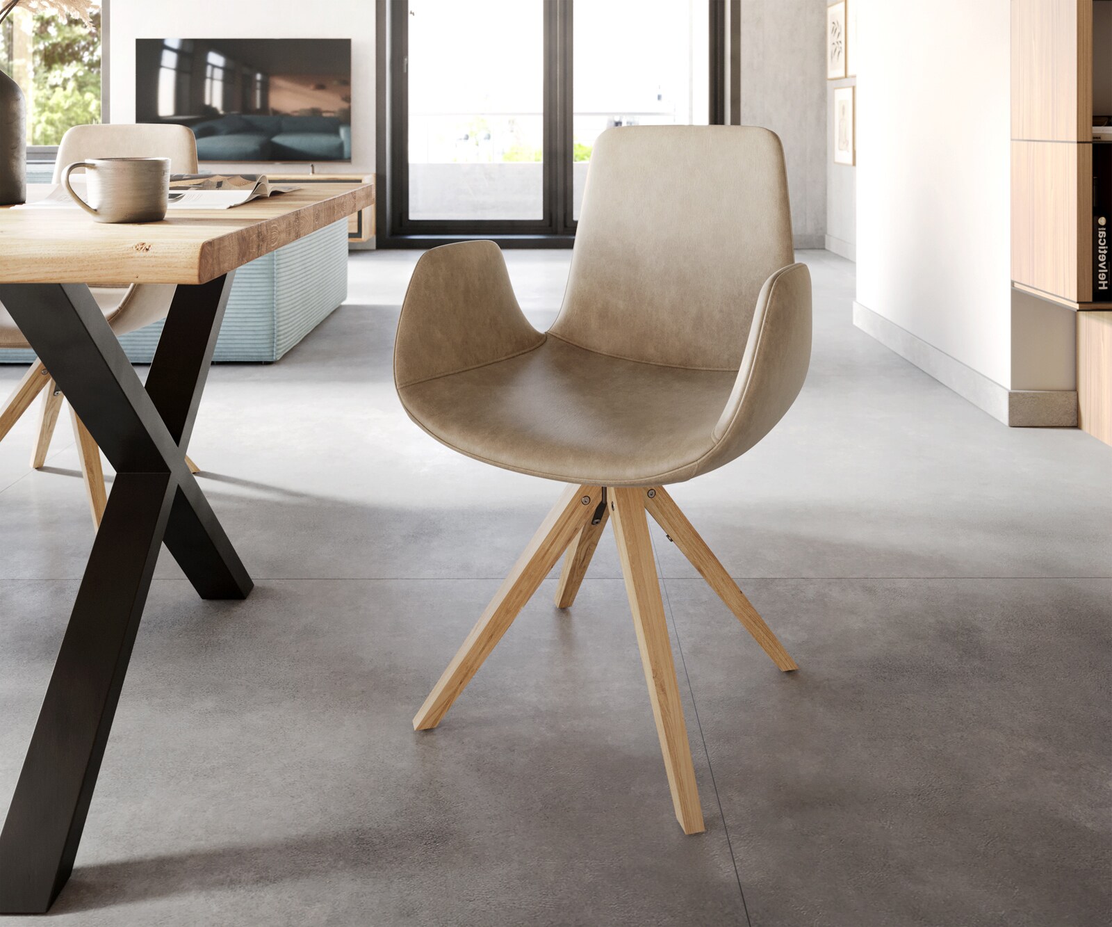Eetkamerstoel Ilia-Flex met armleuning microvelours beige vintage houten frame conisch natuur