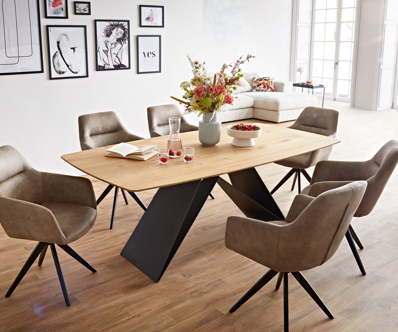 Eettafel Edge Boot 200x100x2,5-3 eiken natuur V-frame staal  zwart  Schweizer Kante 7