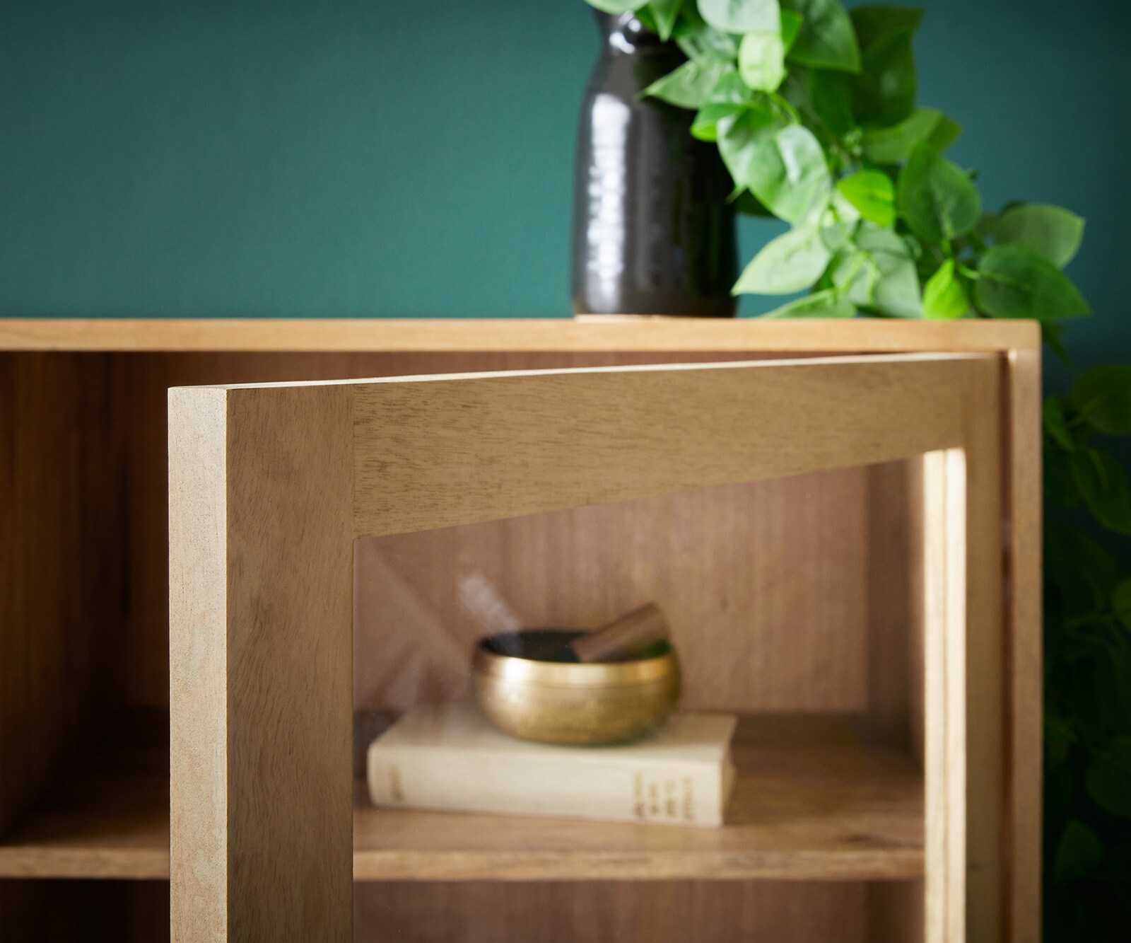 Vitrine Budaya 115 x 135 cm mango natuur 4 deuren vierkante poten 4