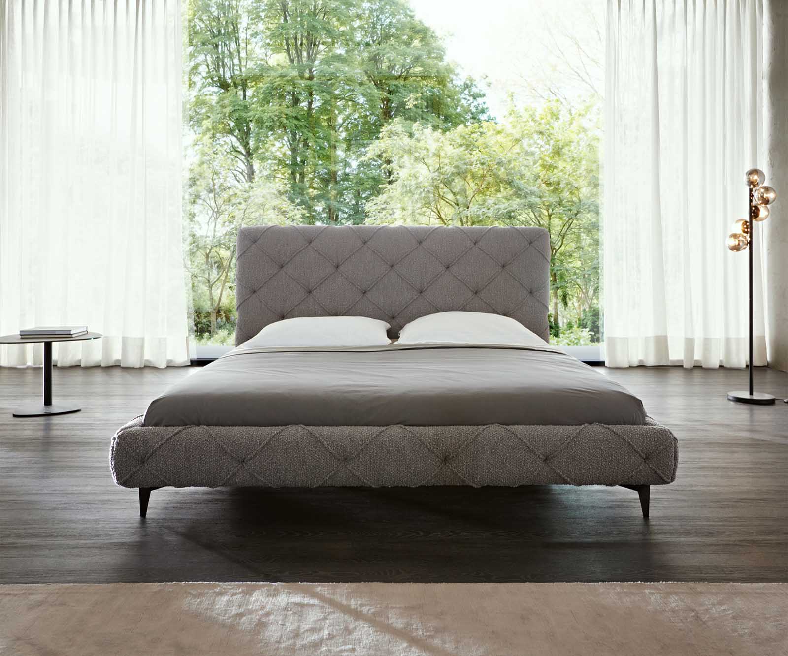 Nayara gestoffeerd bedframe 180x200 cm bouclé zilvergrijs 3