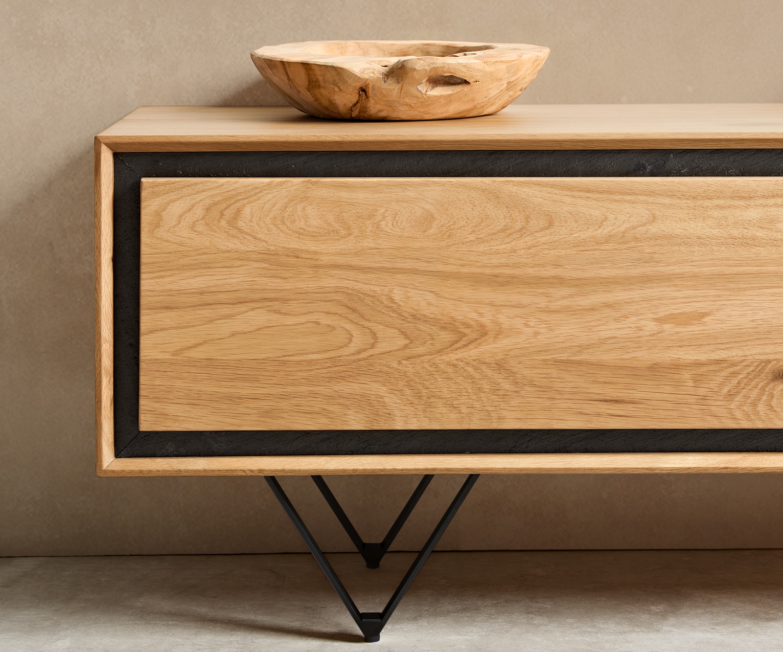 Tv-meubel Stonegrace 200 cm eiken natuur 4 deuren steenfineer V-poot metaal zwart 5 Tv-meubel Stonegrace 200 cm eiken natuur 4 deuren steenfineer V-poot metaal zwart 5