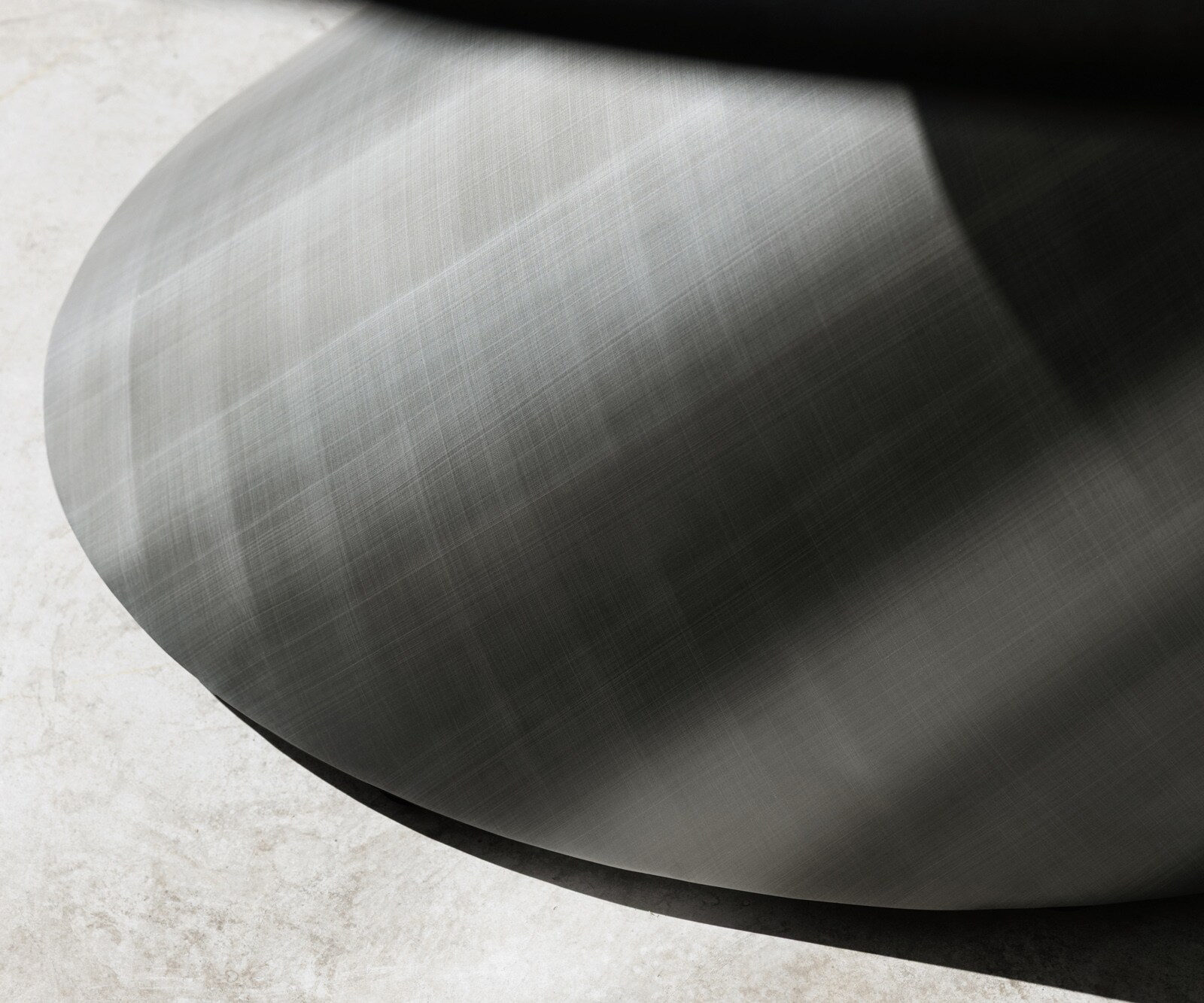 Eettafel Edge Oval 280x130 Reliefglas rookzwart 3D-Design Cono metaal zilver 7