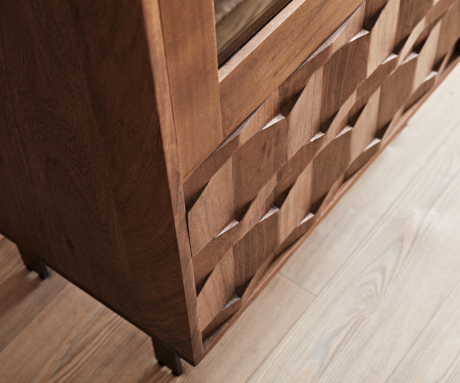 Vitrinekast Fevo 115x150 cm acacia bruin L-poot 4 Vitrinekast Fevo 115x150 cm acacia bruin L-poot 4
