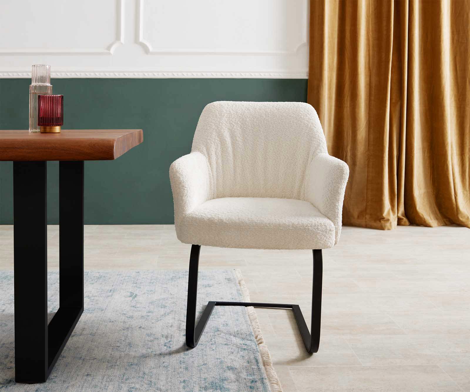 Sledemodel Xana-Flex met armleuning bouclé wit sledemodel vlak zwart pocketveer kern 1 Sledemodel Xana-Flex met armleuning bouclé wit sledemodel vlak zwart pocketveer kern 1