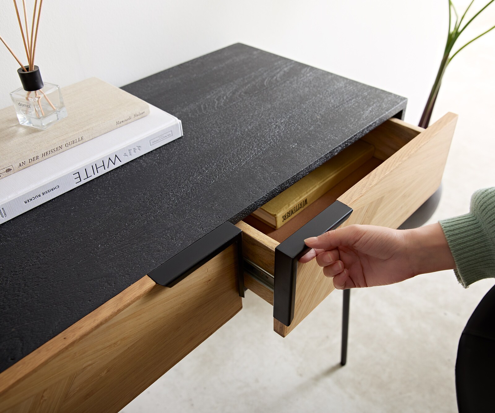 Nachtkastje Mikkusu 90x45 cm Bamboe Natural Mango Zwart 2 laden Metaal Zwart 4