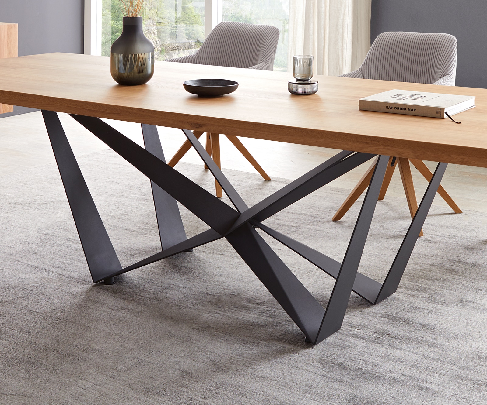 Eettafel Edge 300x100 eiken natuur Spider staal  zwart 3 Eettafel Edge 300x100 eiken natuur Spider staal  zwart 3