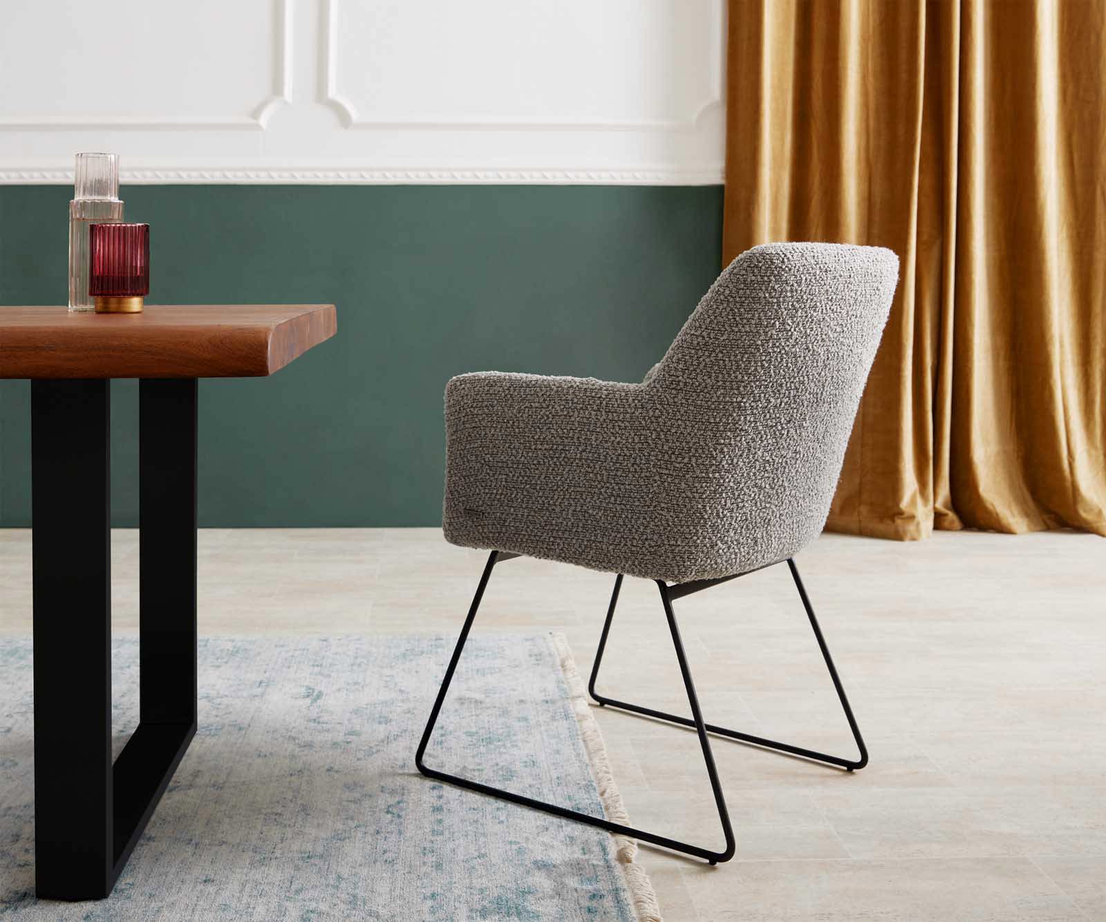 Eetkamerstoel Xana-Flex met armleuning bouclé zilver grijs slipframe zwart pocketveer kern 4 Eetkamerstoel Xana-Flex met armleuning bouclé zilver grijs slipframe zwart pocketveer kern 4