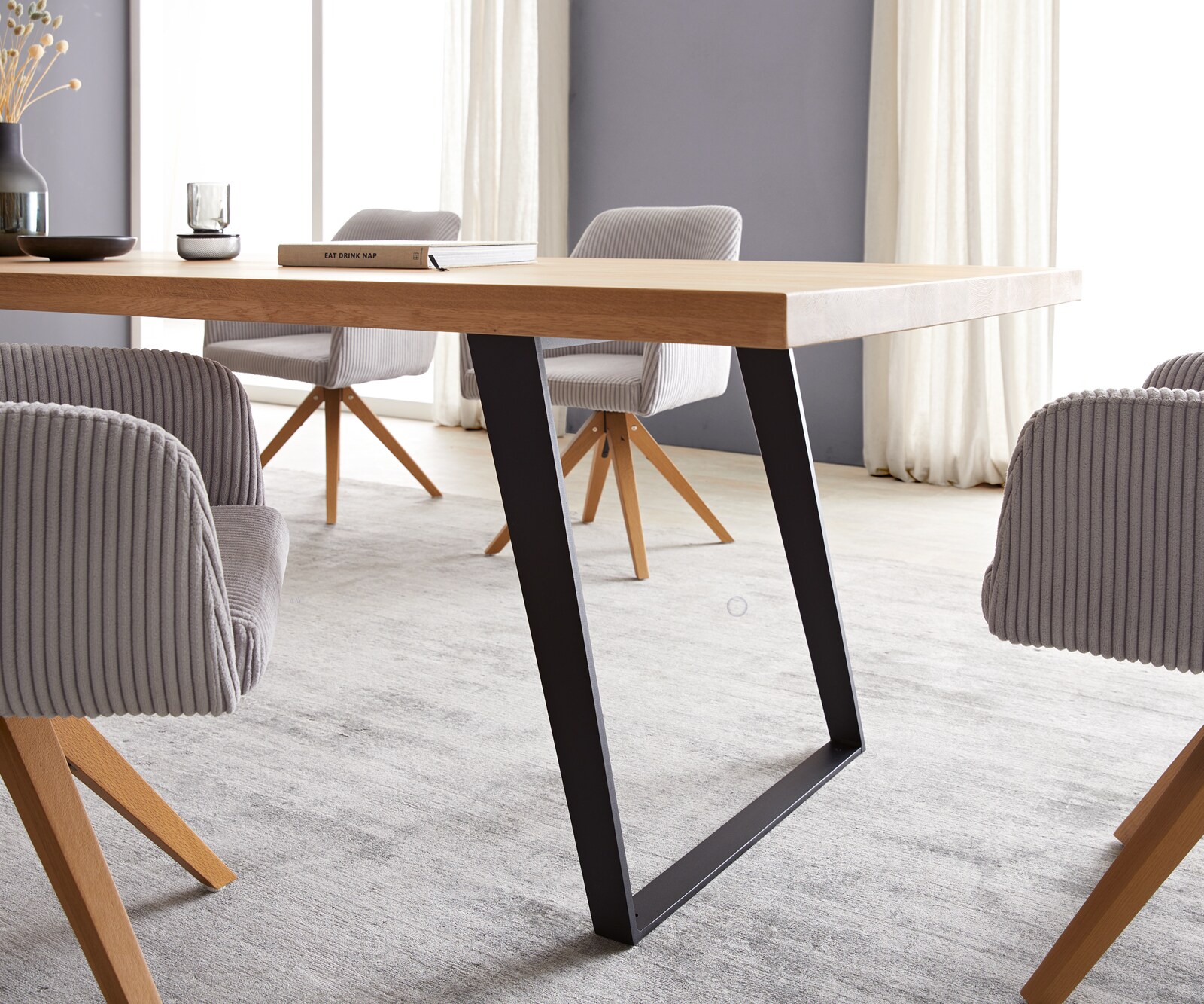 Eettafel Edge 300x100 eiken natuur metaal schuin zwart 5