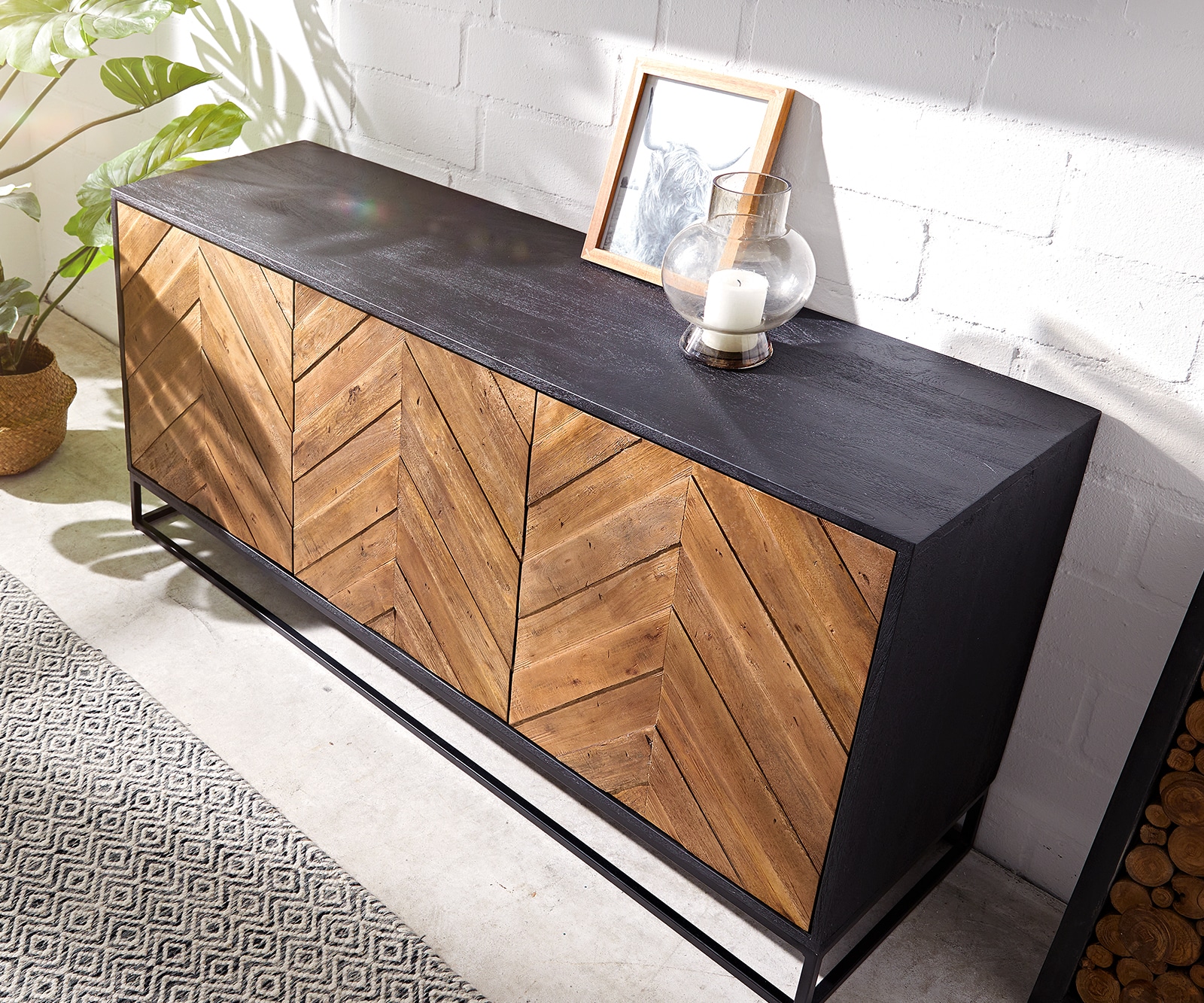 Dressoir Famke 145 cm mango teak 3 deuren  4 Dressoir Famke 145 cm mango teak 3 deuren  4