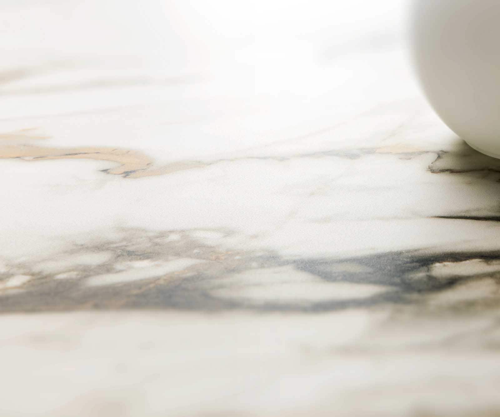 Eetkamertafel Edge 200-300x100 keramiek Calacatta Luxe wit-goud-grijs W-frame zwart uitschuifbaar 3 Eetkamertafel Edge 200-300x100 keramiek Calacatta Luxe wit-goud-grijs W-frame zwart uitschuifbaar 3