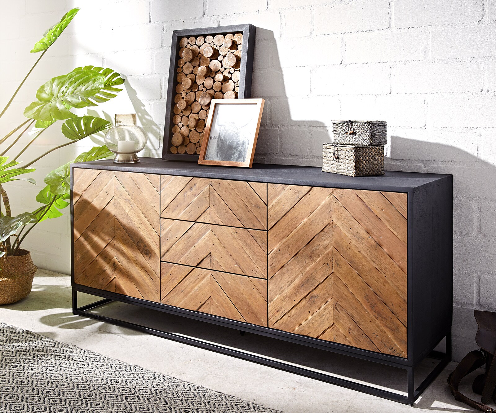 Dressoir Famke 145 cm mango teak 2 deuren 3 schuifladen