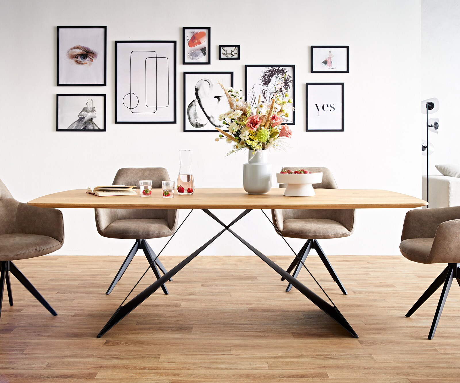 Eettafel Edge Boot 200x100x2,5-3 eiken natuur V-frame staal  zwart  Schweizer Kante 5