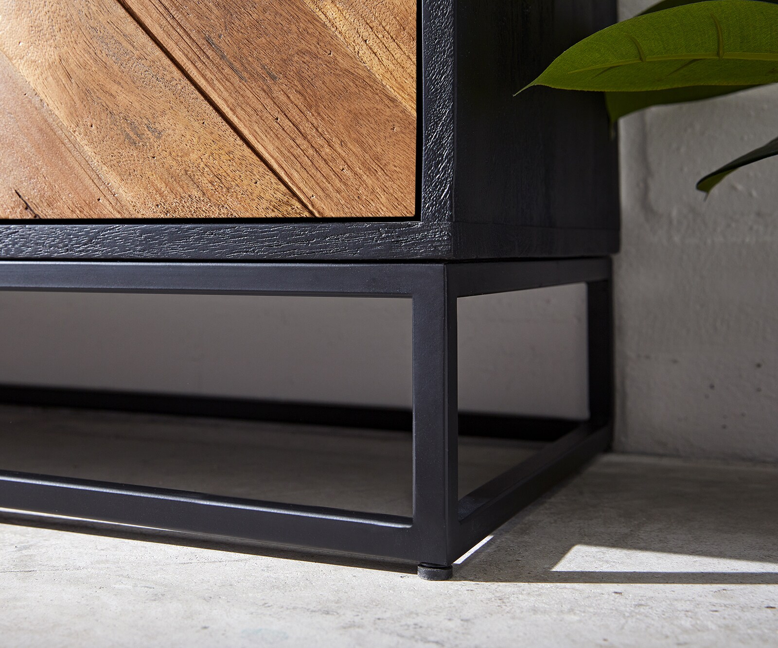 Tv-meubel Famke 145 cm mango teak 3 deuren 8