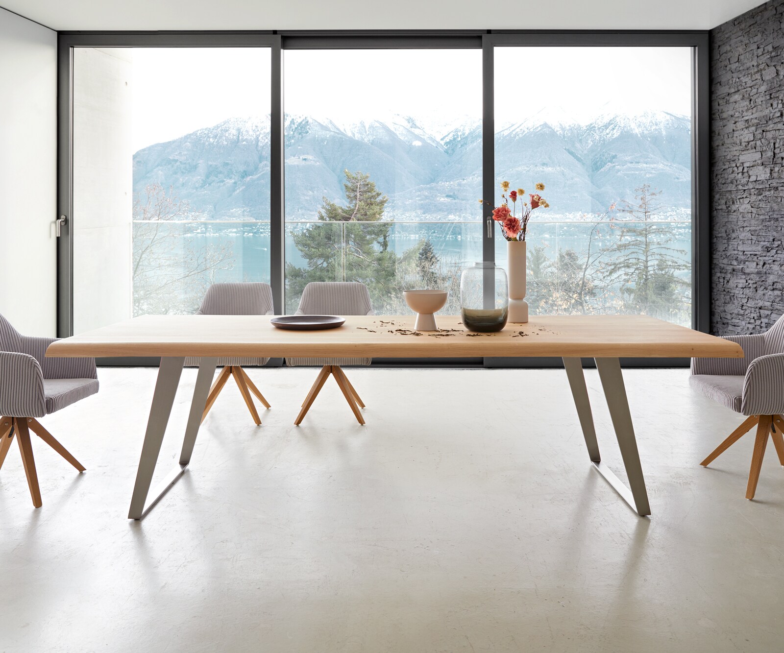 Eettafel Edge 260x100 eiken natuur roestvrij staal  schuin Live-Edge 2