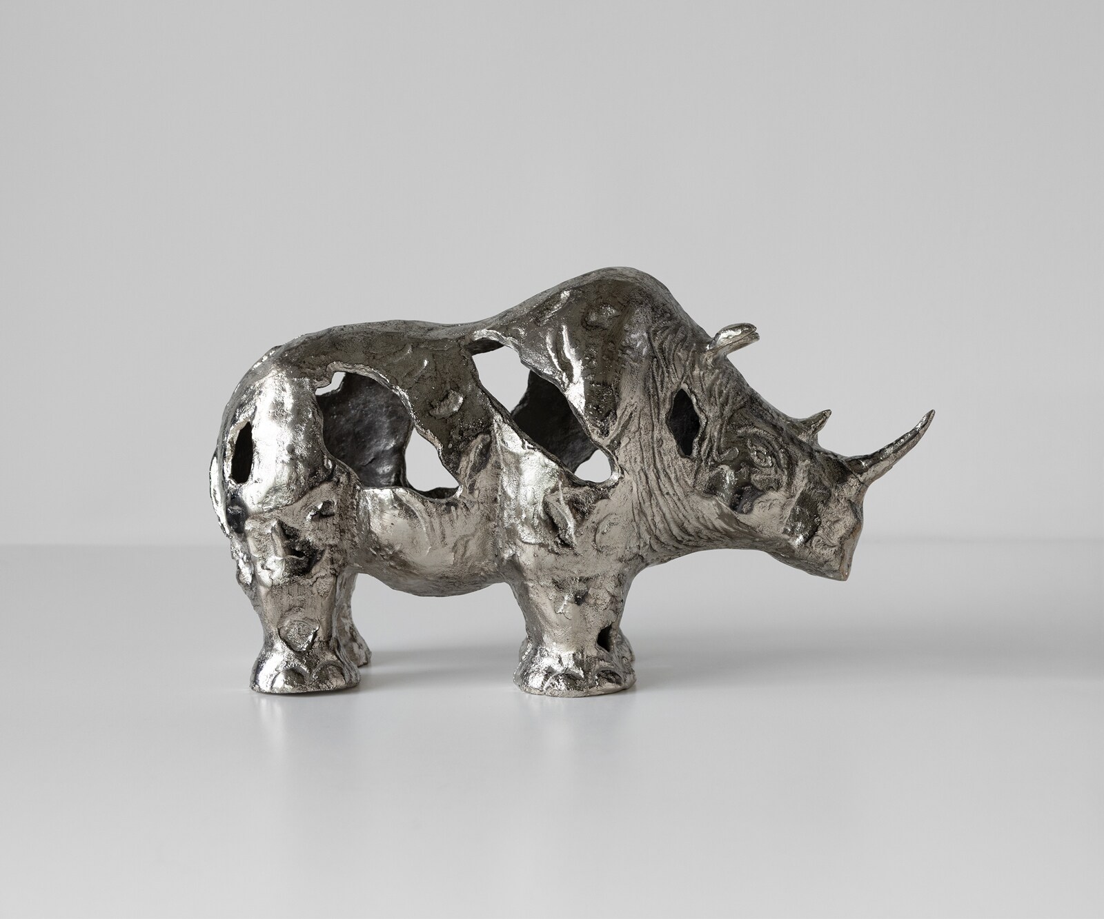 Beeldje Rinoro B53 x D19 x H30 cm Aluminium Platin Handgemaakt 4