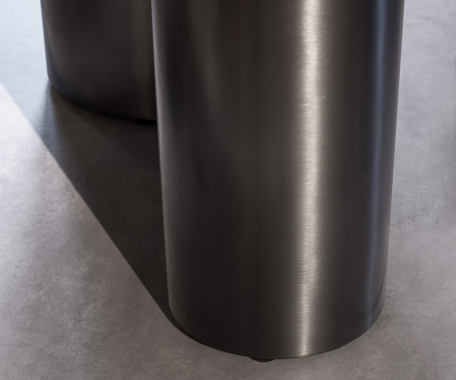 Eetkamertafel Edge ovaal 220x120 keramiek Laminam®Emperador Extra Lucidato donkerbruin Pilier roestvrij staal grafiet 8