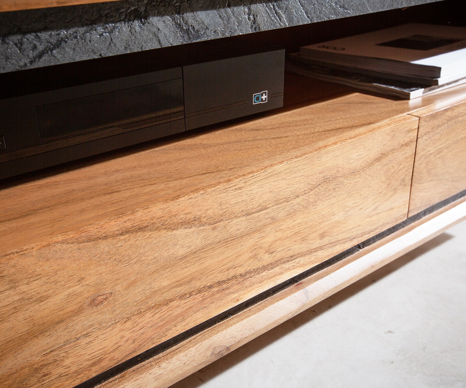 Tv-meubel Stonegrace 240 cm acacia natuur 2 deuren 1 legplank 2 laden steenfineer zwevend 5