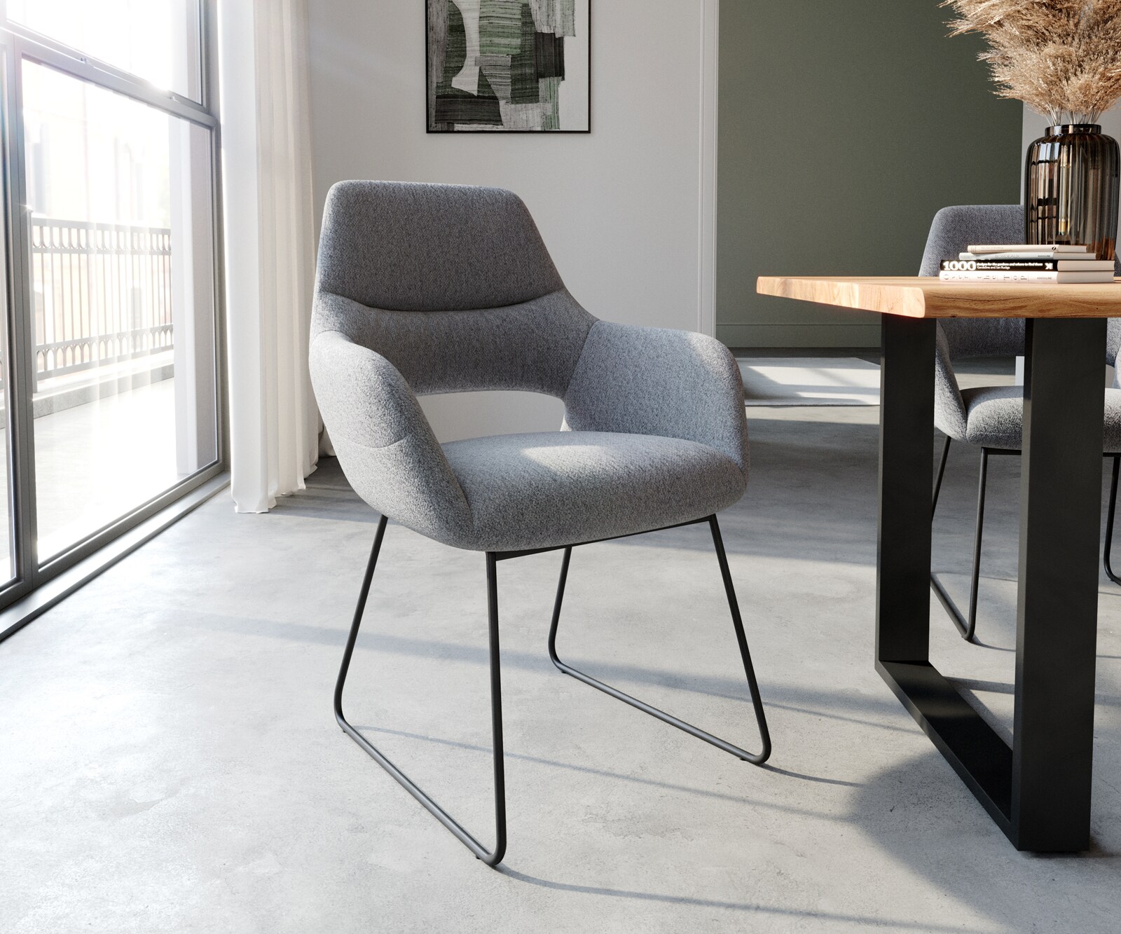 Eetkamerstoel Yago-Flex met armleuning structuurstof lichtgrijs slipframe zwart pocketveer kern