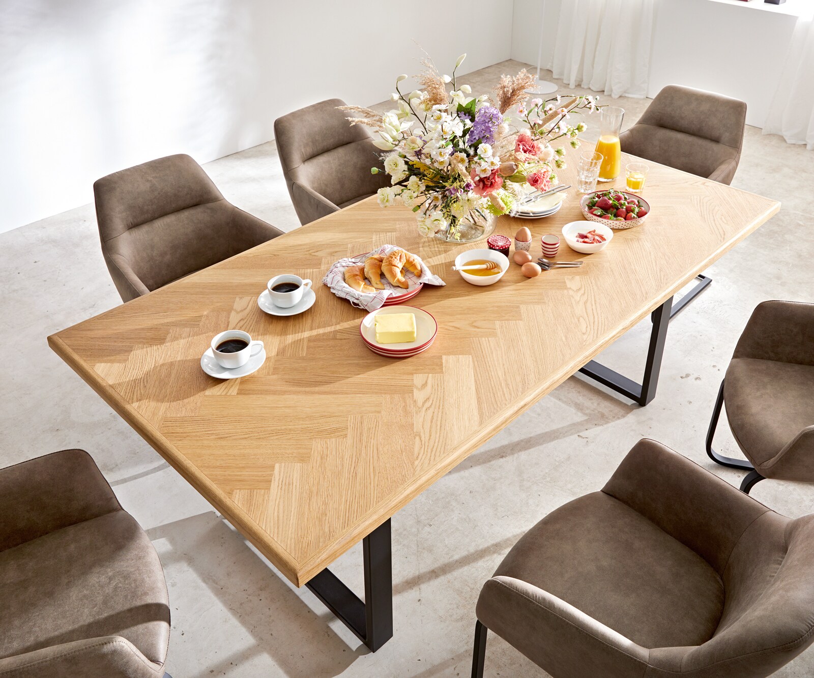Eettafel Edge-Pure 200x100 eiken natuur Fishbone skid  zwart 1