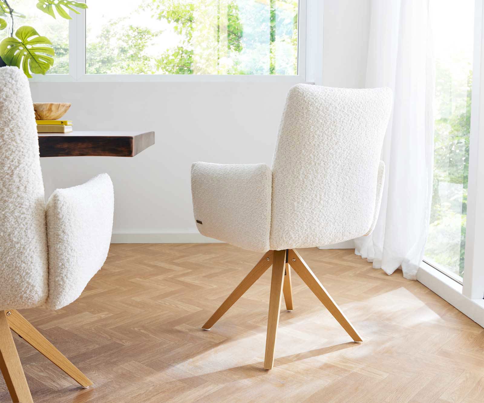 Draaistoel Jova-Flex met armleuning bouclé wit houten frame hoekig natuur 180° draaibaar pocketveer kern 4 Draaistoel Jova-Flex met armleuning bouclé wit houten frame hoekig natuur 180° draaibaar pocketveer kern 4