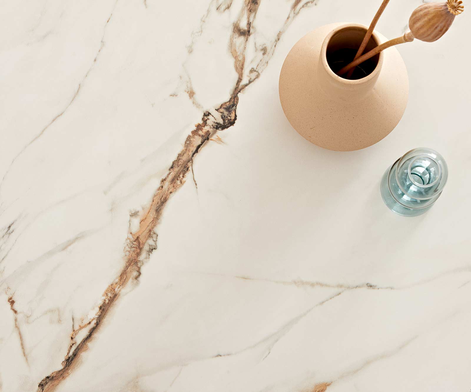 Salontafel Ekrem 88x85 cm keramiek Calacatta Luxe wit-goud-grijs kruisvoet rond metaal effect afwerking titanium 6 Salontafel Ekrem 88x85 cm keramiek Calacatta Luxe wit-goud-grijs kruisvoet rond metaal effect afwerking titanium 6