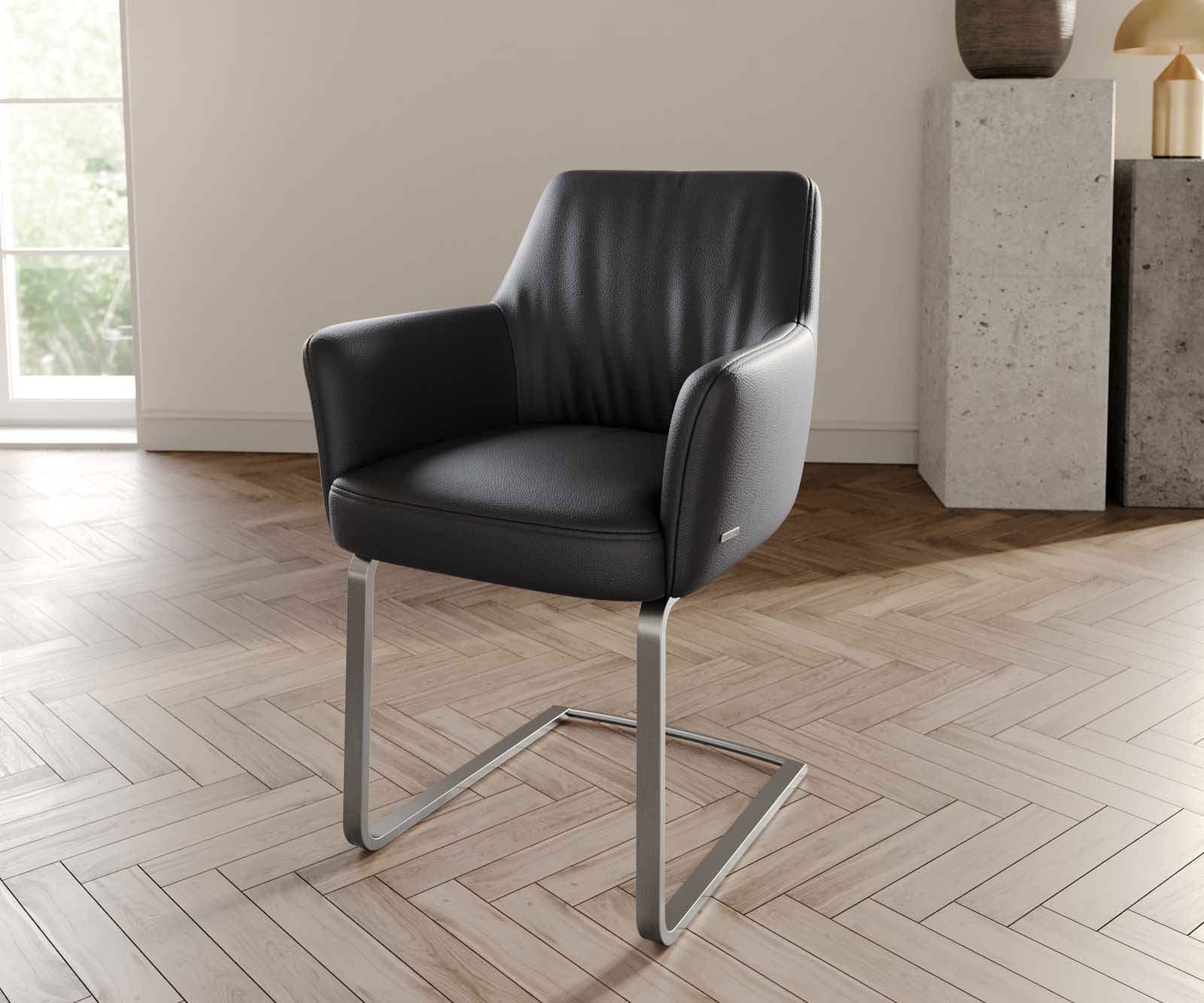 Sledemodel Xana-Flex met armleuning echt leer zwart sledemodel vlak roestvrij staal pocketveer kern Sledemodel Xana-Flex met armleuning echt leer zwart sledemodel vlak roestvrij staal pocketveer kern