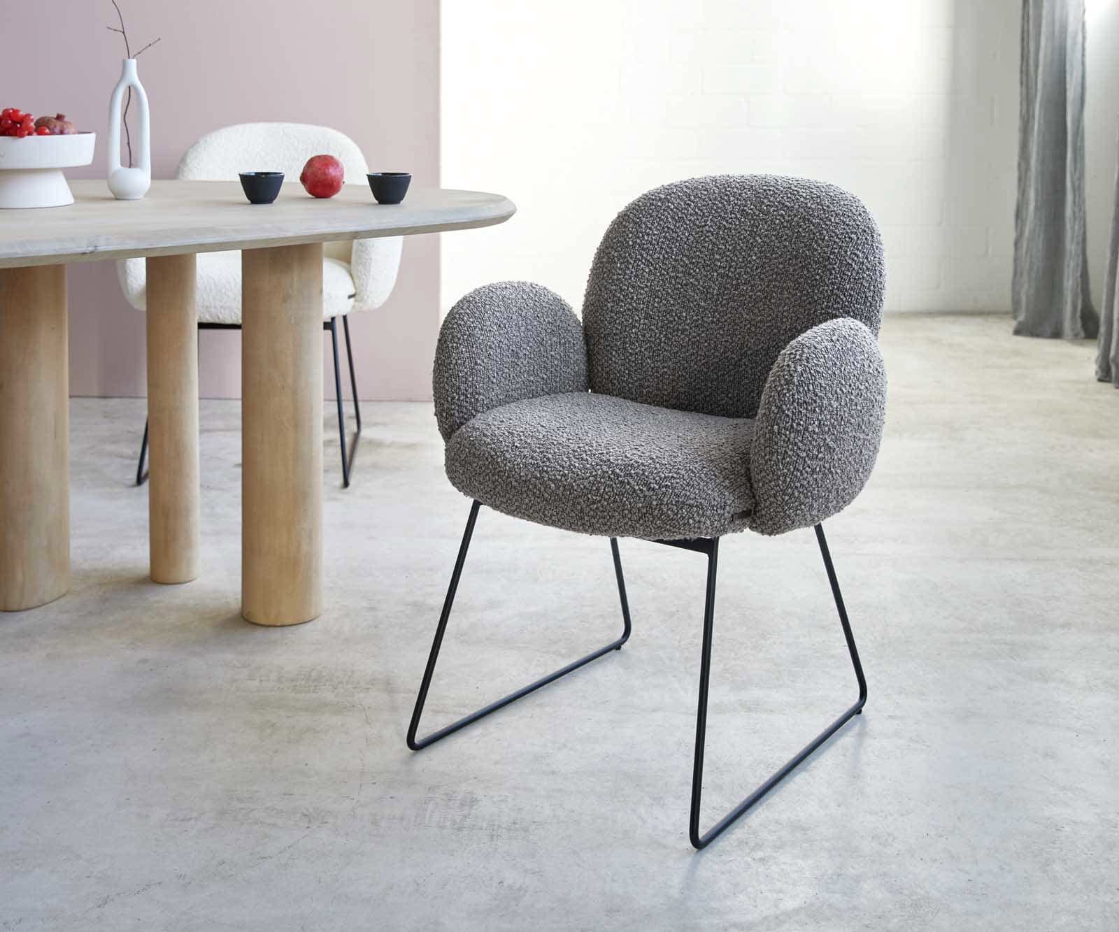 Eetkamerstoel Nube-Flex met armleuning bouclé zilver grijs slipframe zwart pocketveer kern Eetkamerstoel Nube-Flex met armleuning bouclé zilver grijs slipframe zwart pocketveer kern