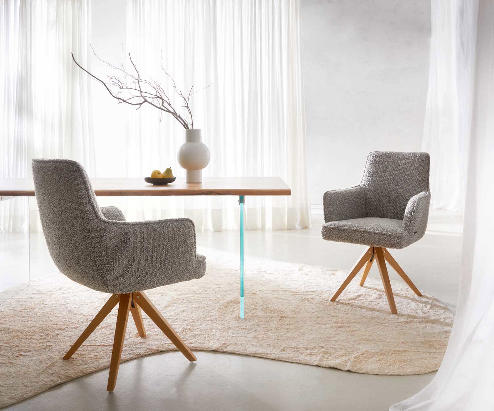 Draaistoel Heira-Flex met armleuning bouclé zilver grijs houten frame hoekig natuur 180° draaibaar pocketveer kern 5 Draaistoel Heira-Flex met armleuning bouclé zilver grijs houten frame hoekig natuur 180° draaibaar pocketveer kern 5