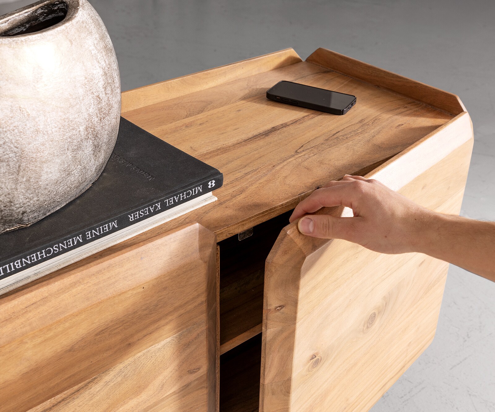 Sideboard Kiano 145 cm Acacia Natuur 3 Deuren V-voet Edelstaal Roomdivider 4