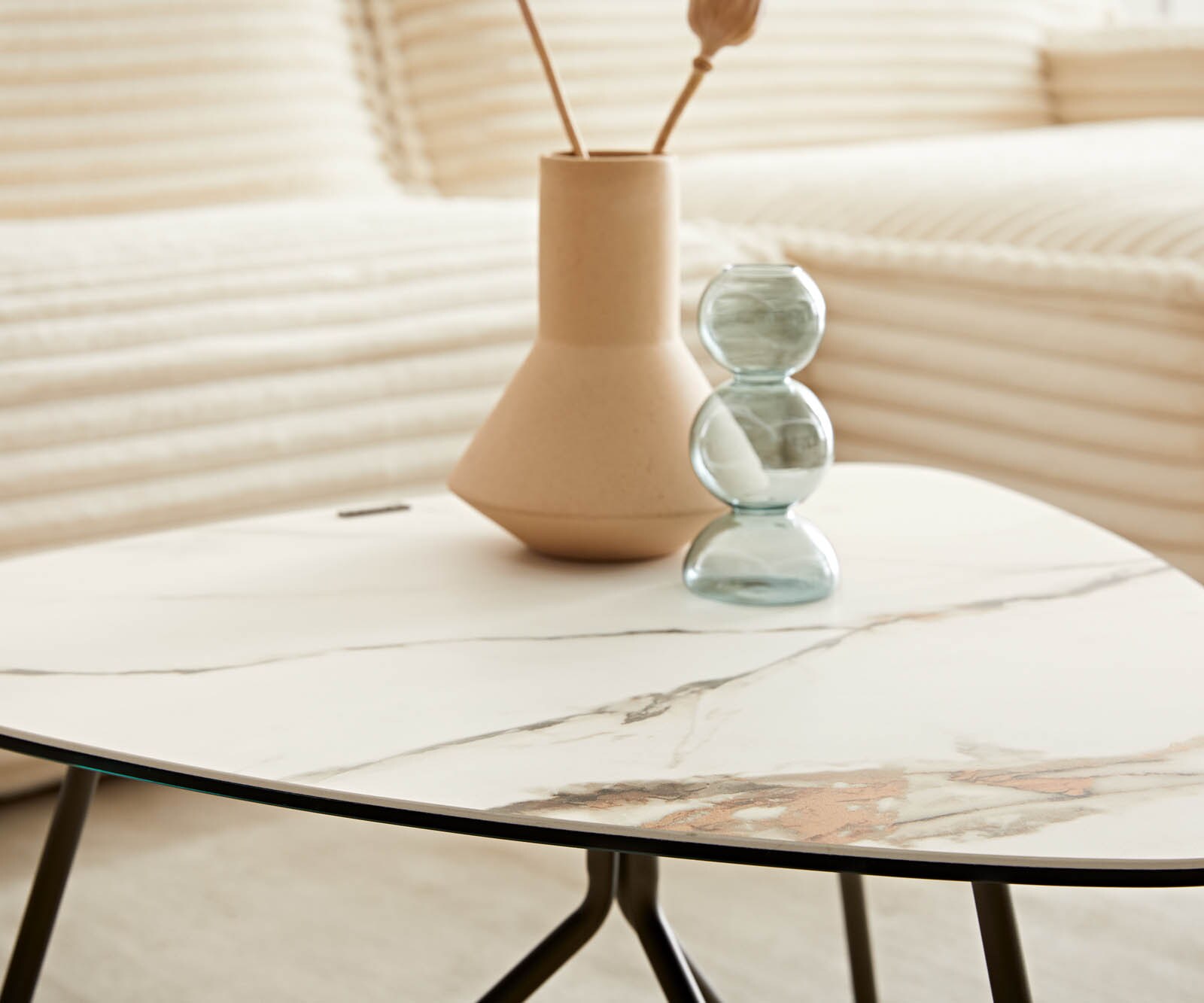 Salontafel Ekrem 65x65 cm keramiek Calacatta Luxe wit-goud-grijs Kruisvoet rond Metaal effect afwerking titanium 6